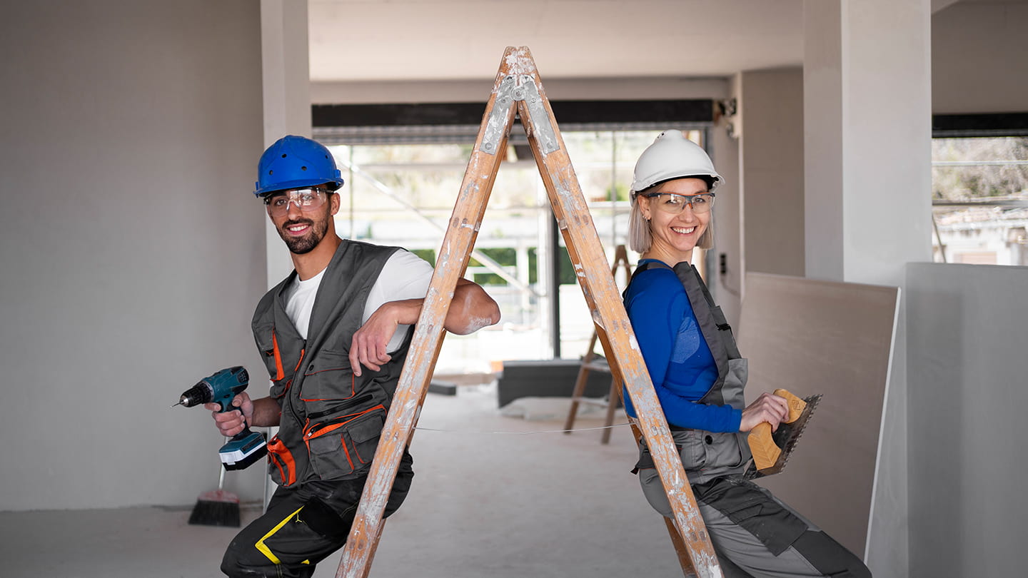 Handwerker beim Innenausbau.