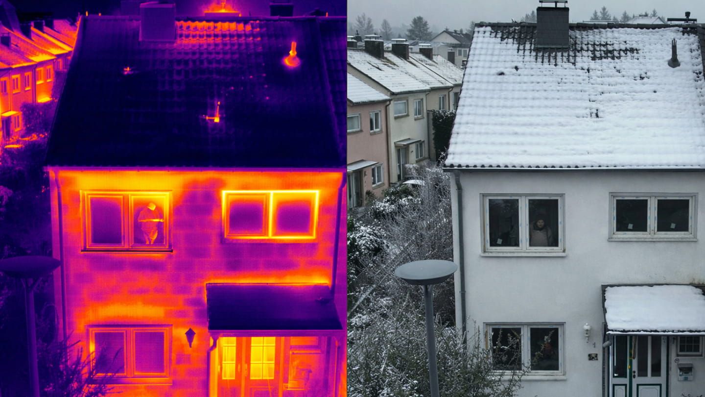 Thermografie eines Hauses mit Wärmeverlusten neben einem normalen Winterfoto.